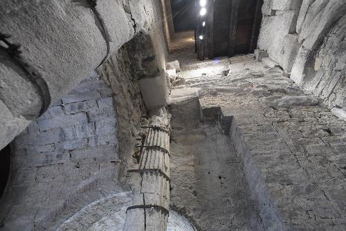 Il propileo romano e la torre campanaria di San Giusto